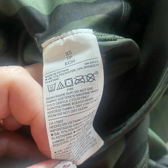 Old Navy Crop High Rise Jogger Women XS Camouflage Camo Pants New NWT - Picture 5 of 6